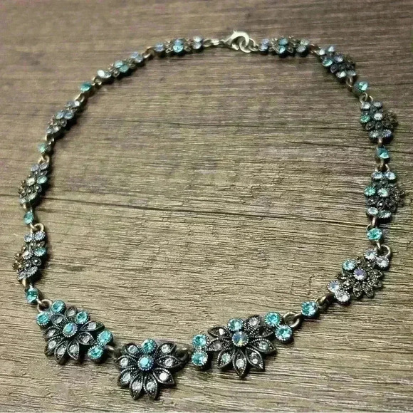 Jewelry - Vintage Floral Crystal Necklace